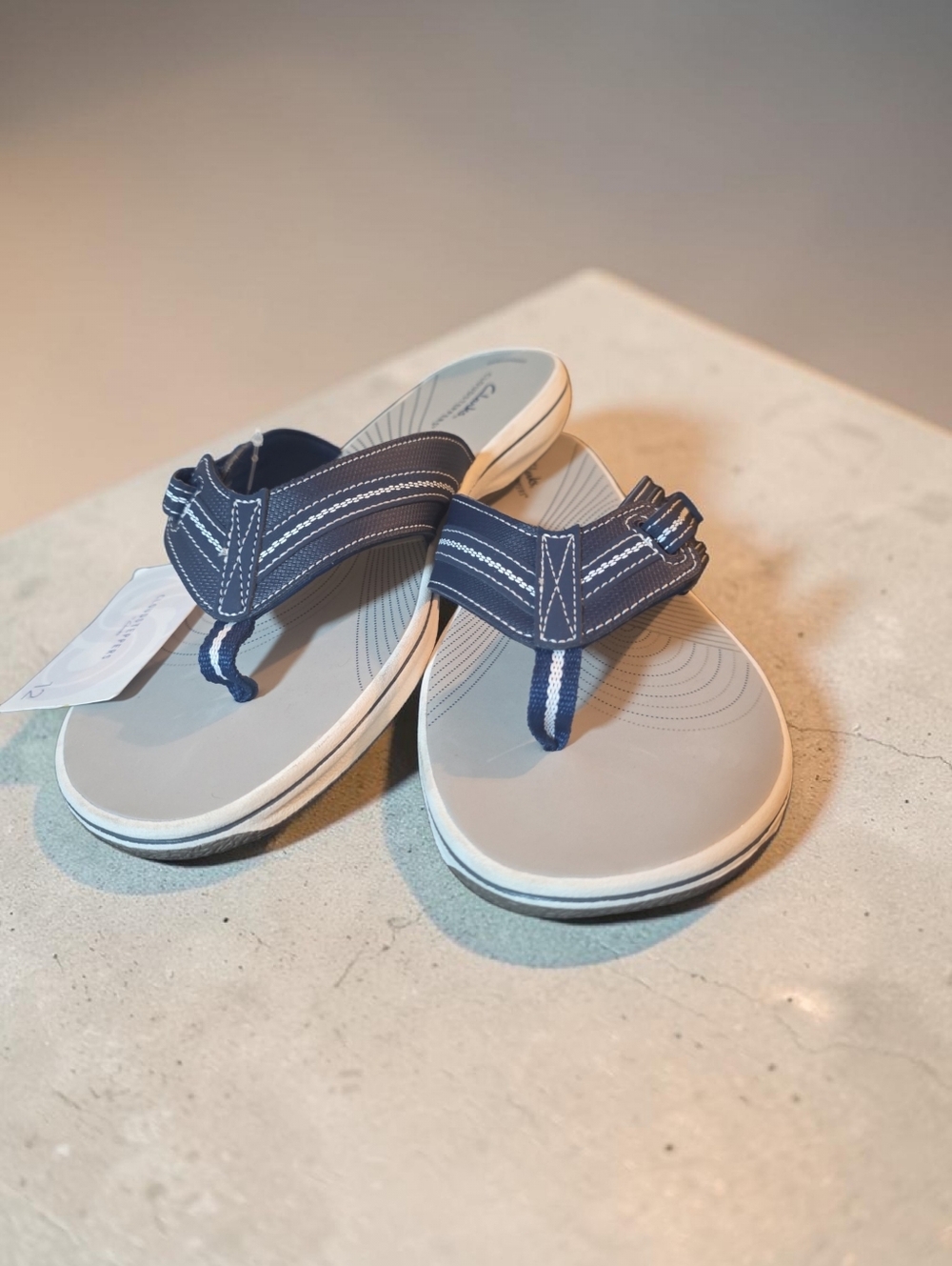 Nwt Clarks Cloud Steppers Navy Striped Thong Sandals with Gray Footbed. Size 12